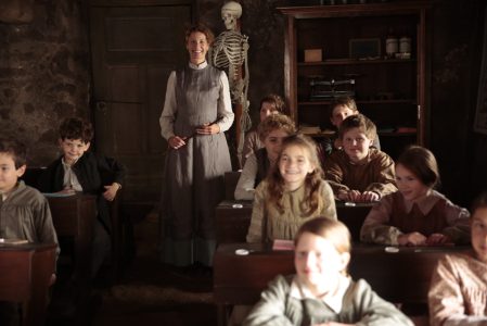 LOUISE VIOLET (LA PRIMERA ESCUELA)_FOTO 1
